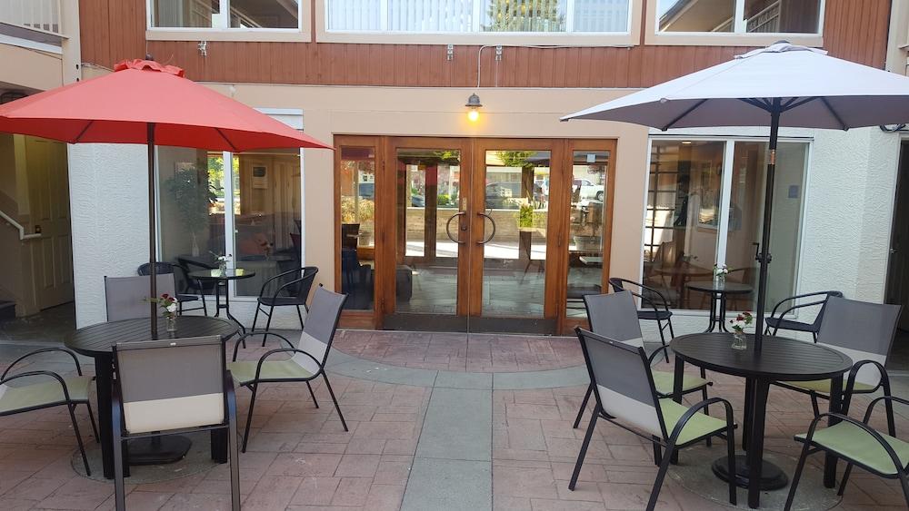 Econo Lodge Inn & Suites North Vancouver Exterior photo