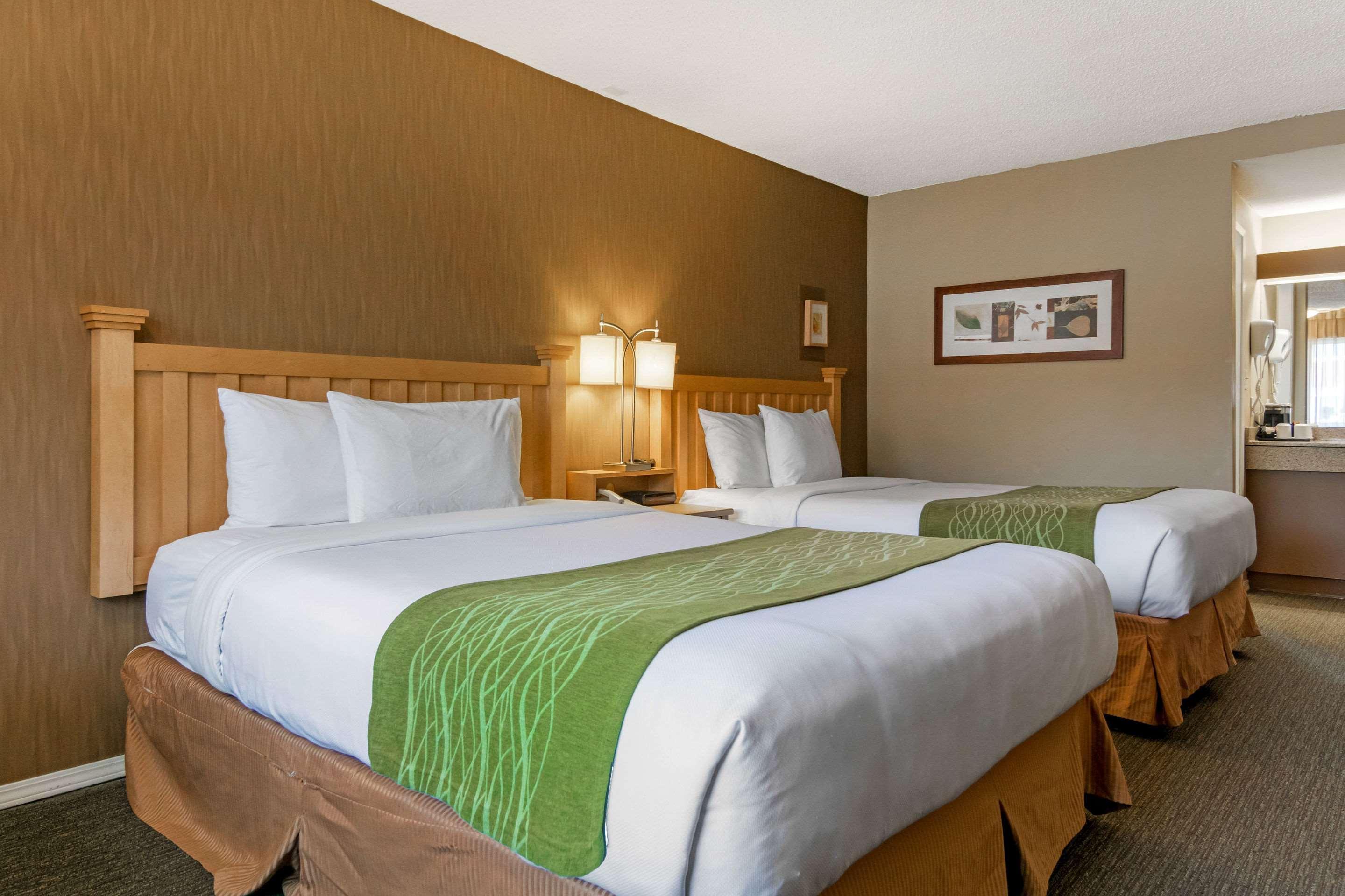Econo Lodge Inn & Suites North Vancouver Exterior photo