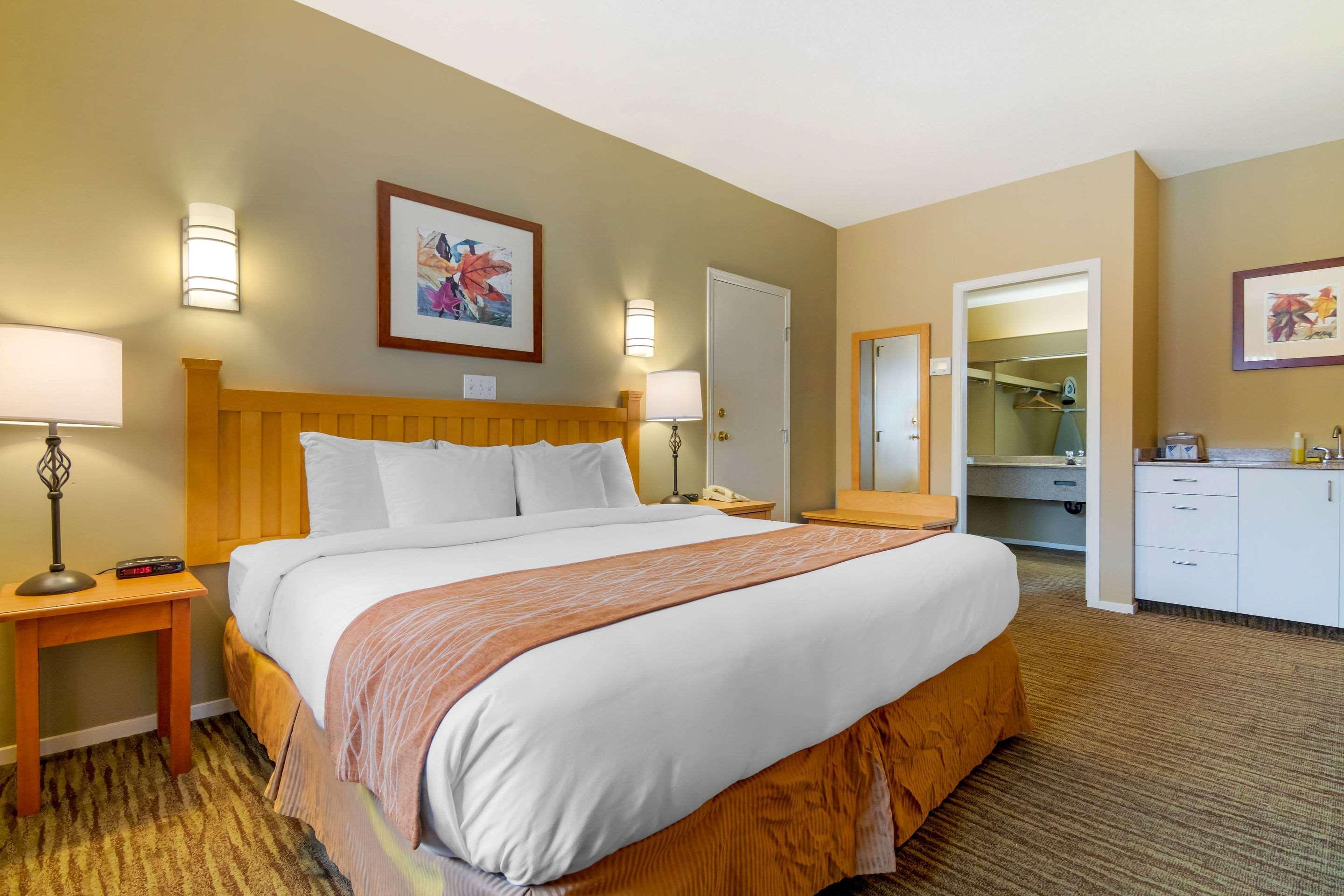 Econo Lodge Inn & Suites North Vancouver Exterior photo
