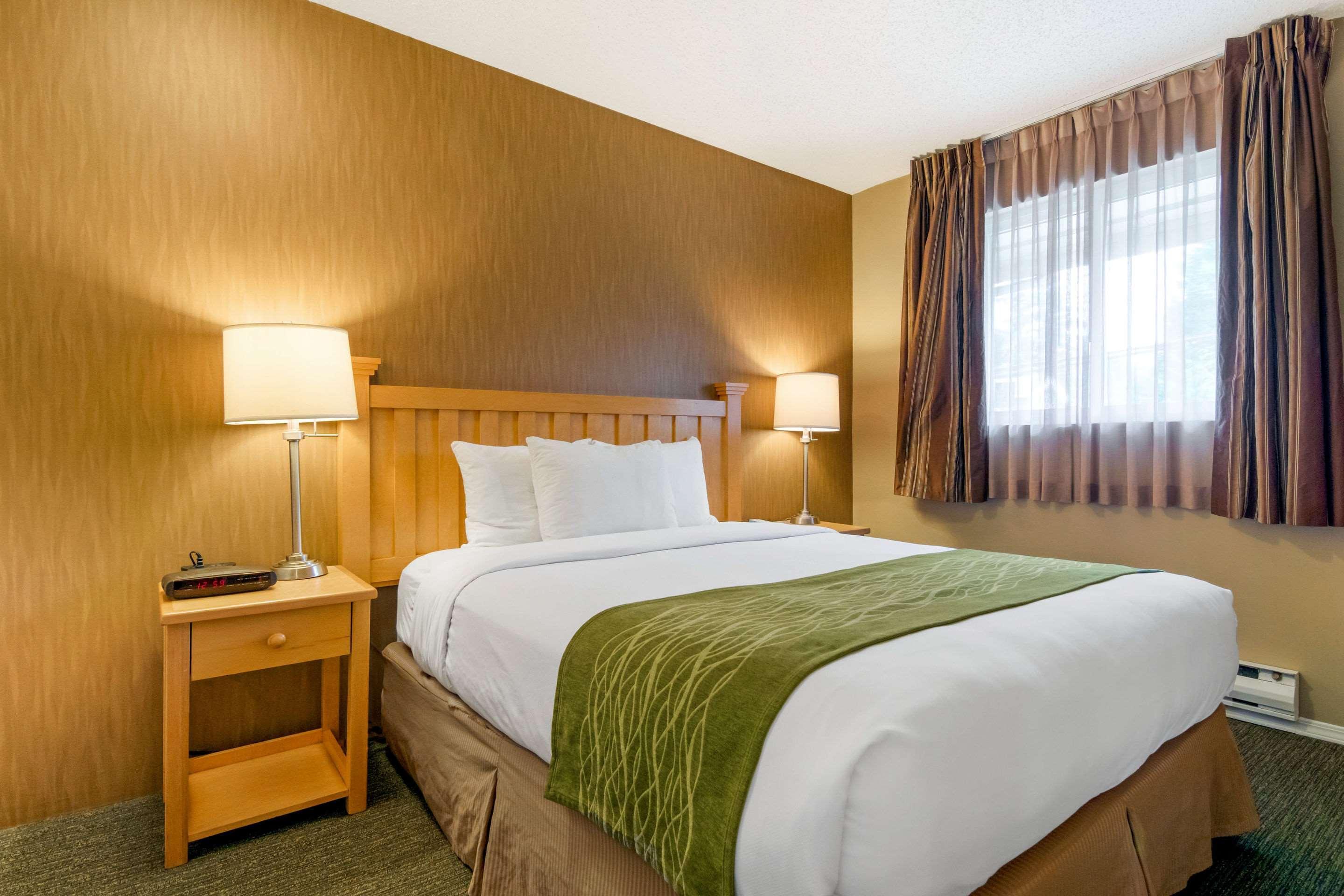 Econo Lodge Inn & Suites North Vancouver Exterior photo