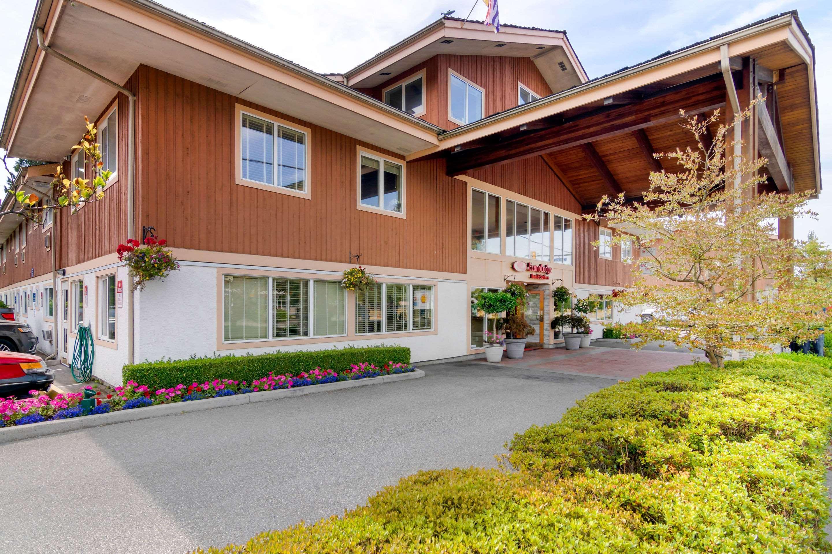 Econo Lodge Inn & Suites North Vancouver Exterior photo