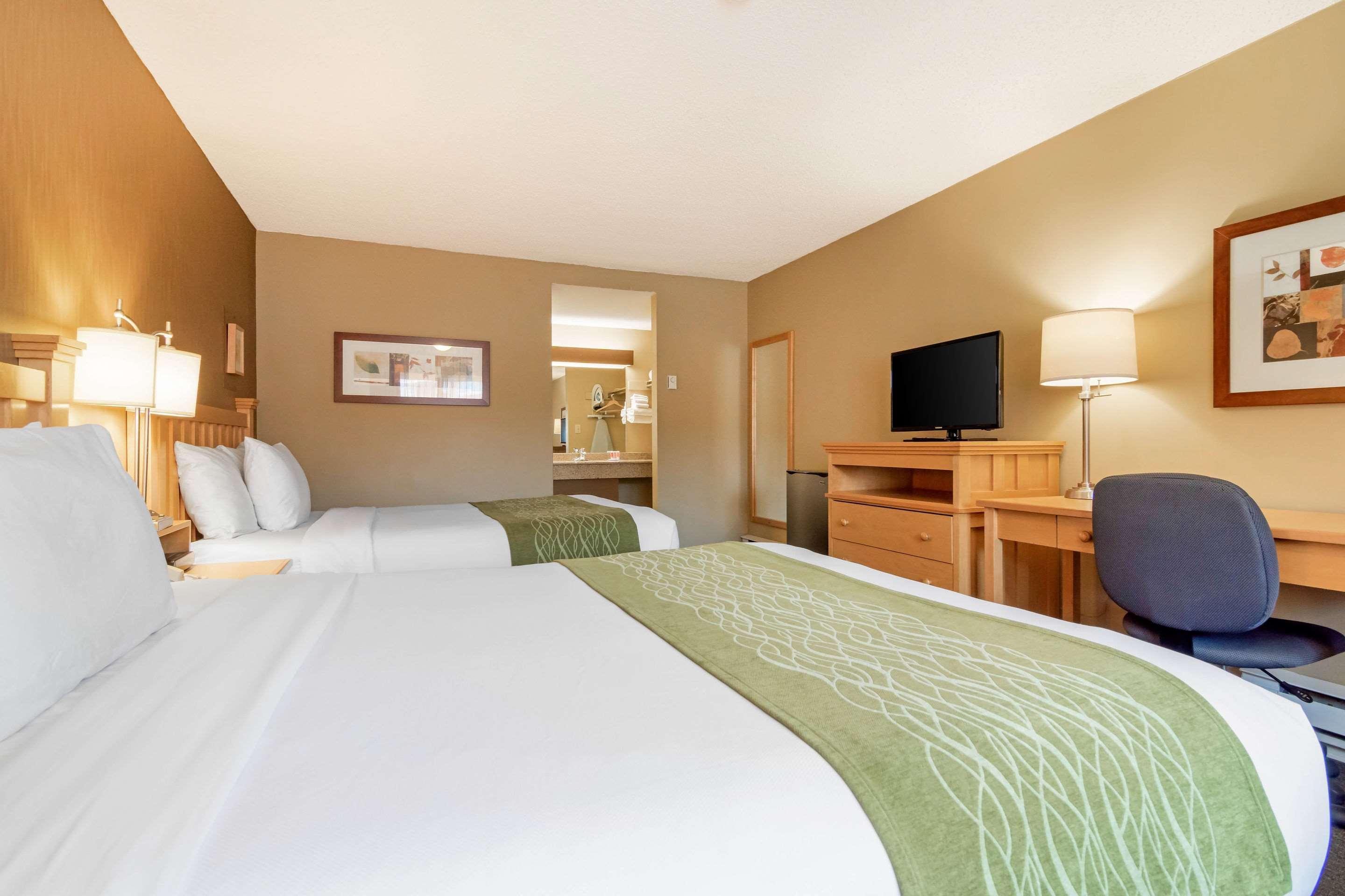 Econo Lodge Inn & Suites North Vancouver Exterior photo