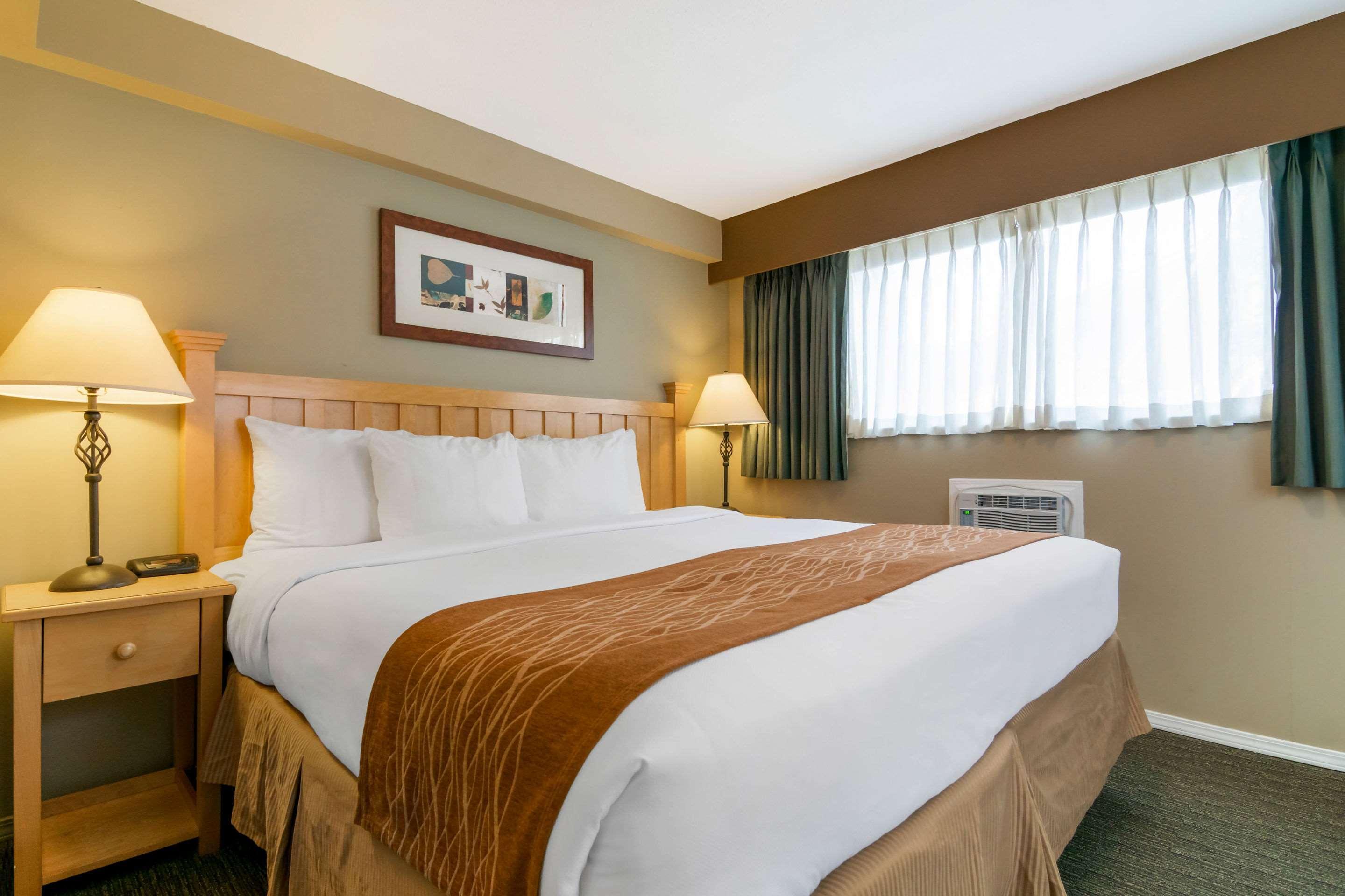 Econo Lodge Inn & Suites North Vancouver Exterior photo