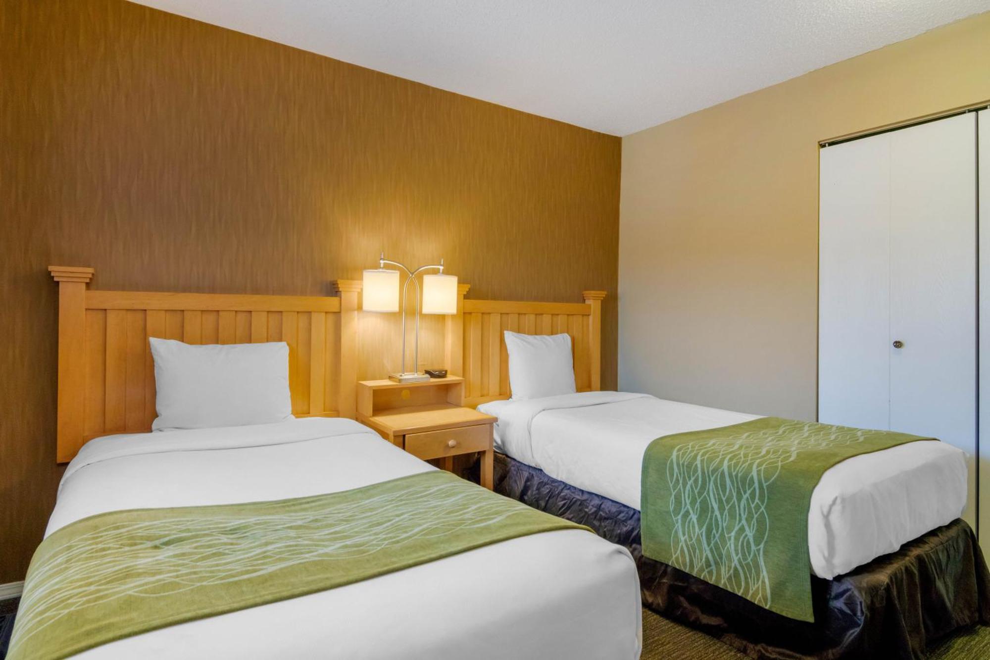Econo Lodge Inn & Suites North Vancouver Exterior photo