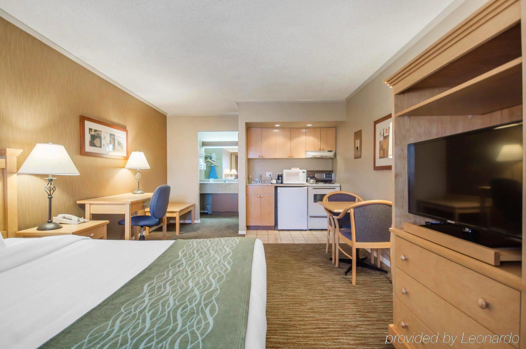 Econo Lodge Inn & Suites North Vancouver Exterior photo