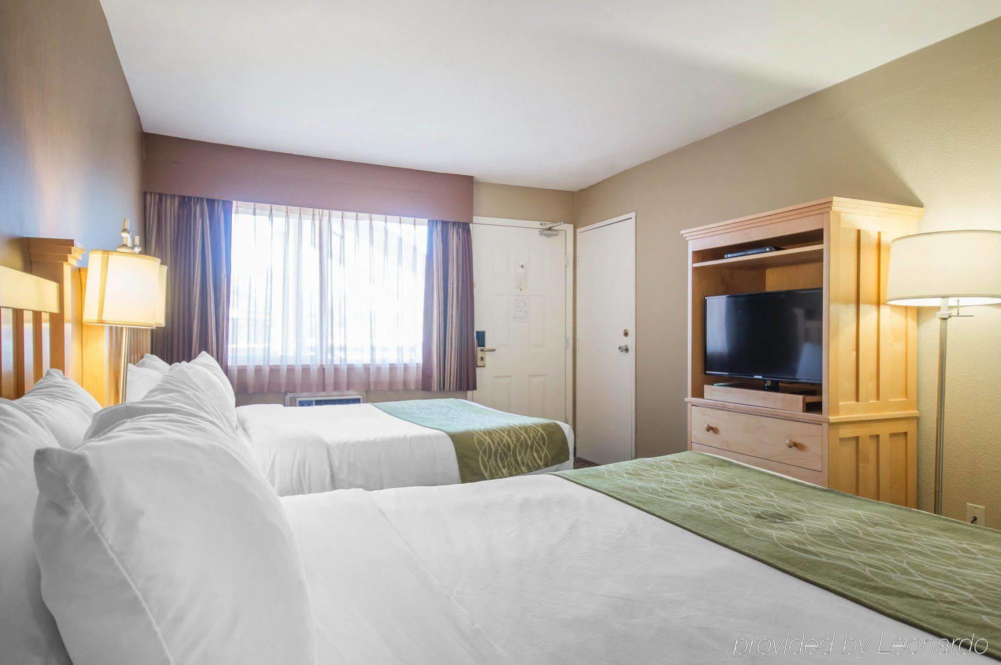 Econo Lodge Inn & Suites North Vancouver Exterior photo