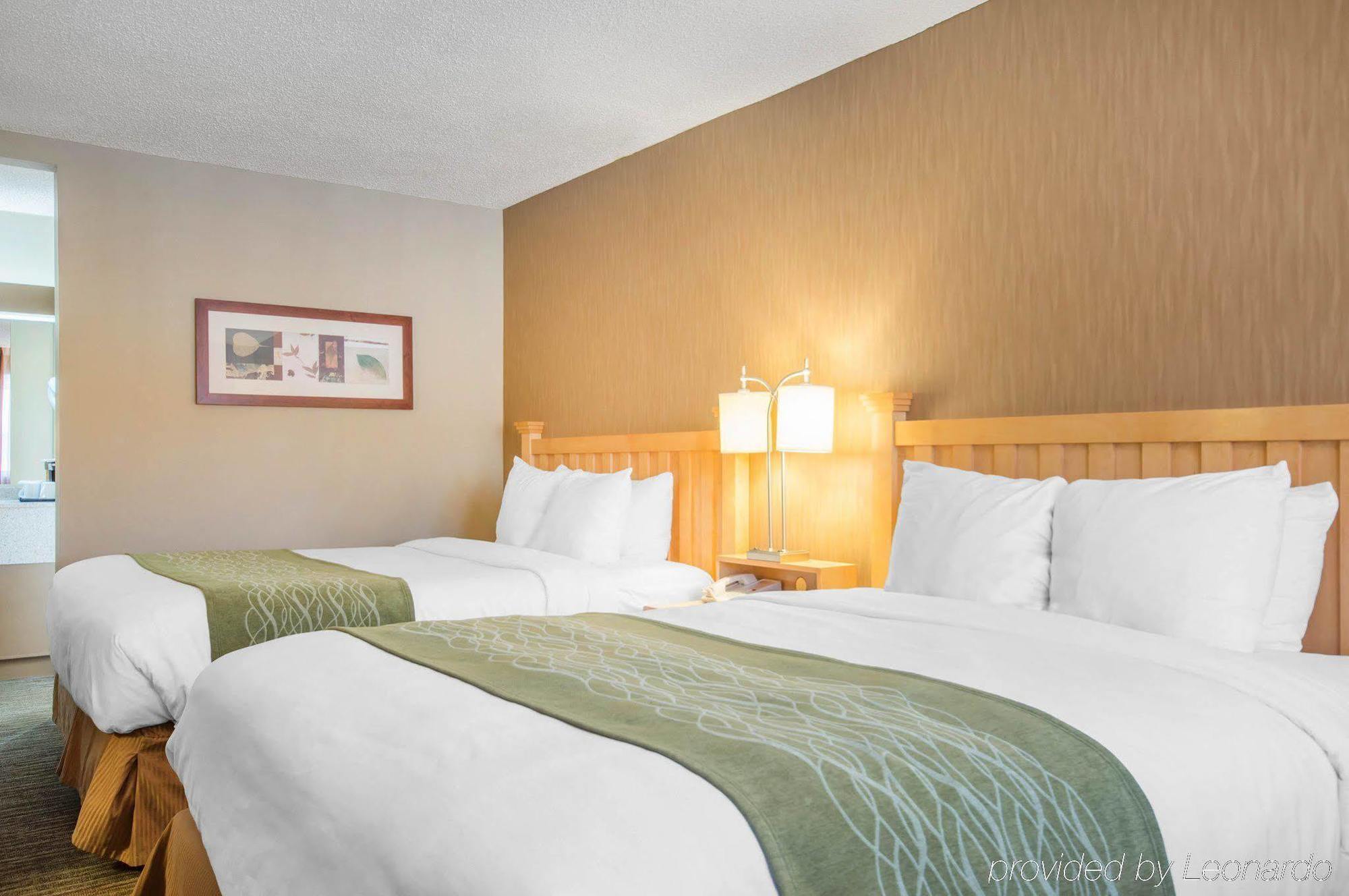 Econo Lodge Inn & Suites North Vancouver Exterior photo