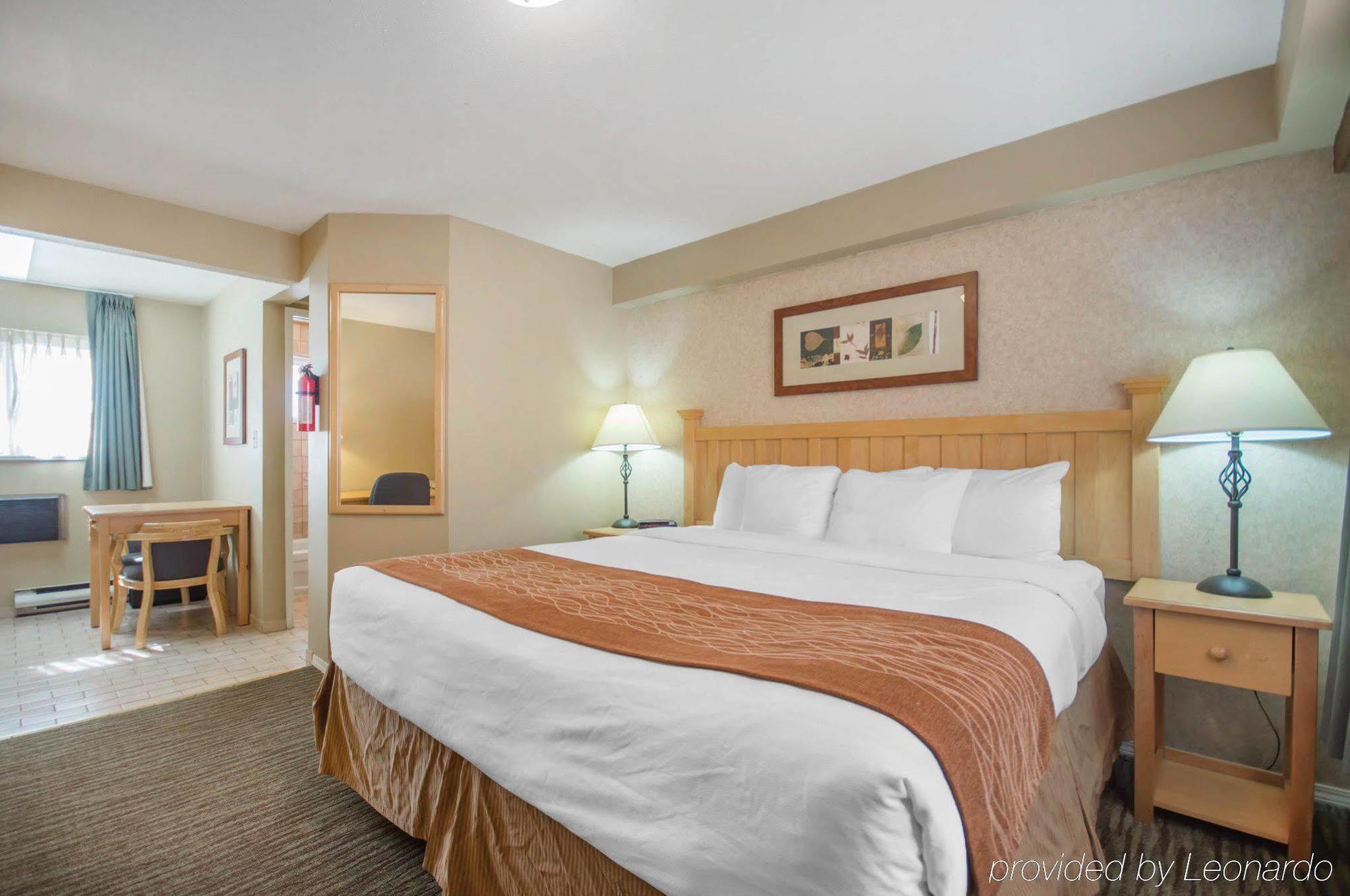 Econo Lodge Inn & Suites North Vancouver Exterior photo